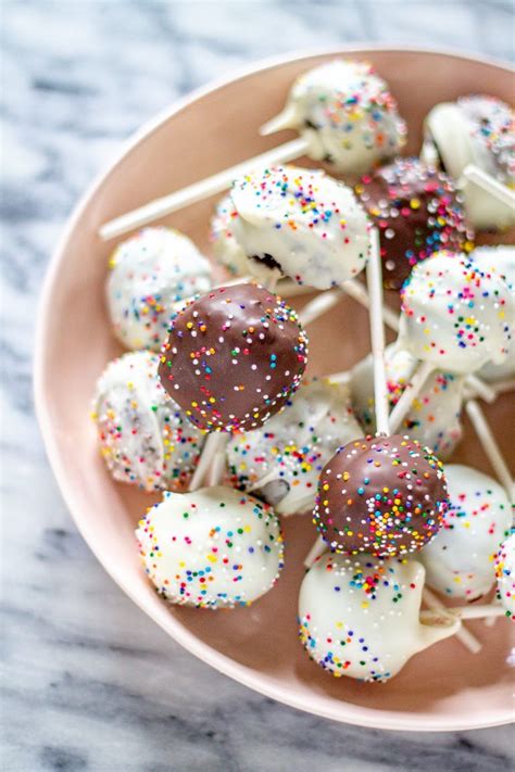 Tips and tricks for making great cake pops with the babycakes cake pop maker. How to Make Cake Pops the Easy Way - using boxed mix and ...
