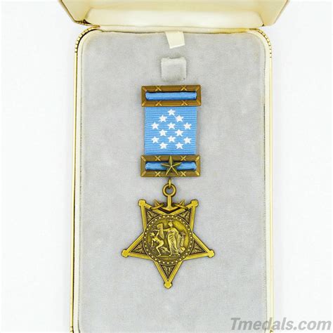 Cased Us Orden Badge Medal Of Honor Moh Army Navy Air Force 10