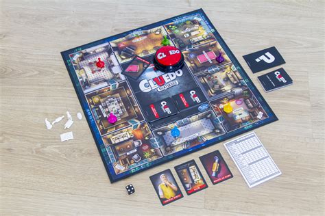 Sé el primero en deshacerte de todas tus cartas con la nariz más corta ¡y gana! CLUEDO MENTIROSO - Guía de Juegos y Juguetes