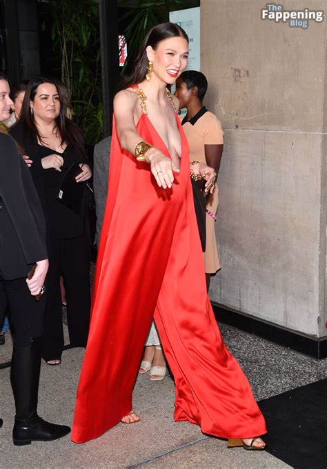 Braless Karlie Kloss Stuns In Red At The Future Of Fashion Celebration