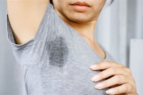 Premium Photo Asian Woman Having Problem Sweat Armpits Because Of Hot