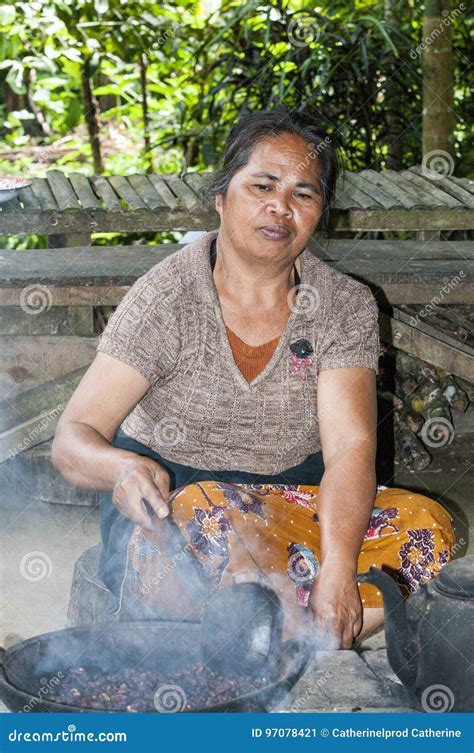 Documentary Editorial Image Woman Roasting Cocoa Editorial Photo Image Of Food Cocoa