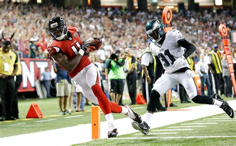 Atlanta falcons wide receiver julio jones makes another unbelievable play with an incredible sideline catch over a patriots defender late in the fourth. Julio Jones' second touchdown - Photos: Eagles vs. Falcons - ESPN