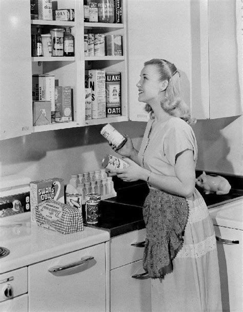 Happy Housewife Vintage Housewife 1950s Housewife Aesthetic 50s