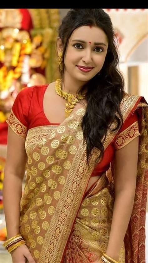House Wife Beautiful Saree Beautiful Indian Actress Beautiful Actresses Simply Beautiful