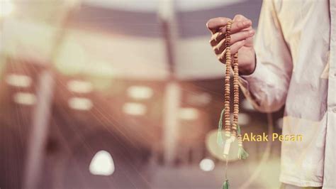 Dari abu hurairah radhiyallahu 'anhu, ia mendengar nabi shallallahu 'alaihi wa sallam bersabda, وَاللَّهِ إِنِّى لأَسْتَغْفِرُ. Kelebihan Membaca La Ilaha Illallah Al Malikul Haqqul ...