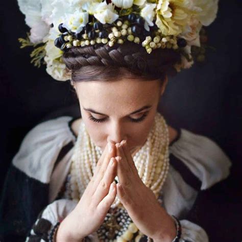 Ukrainian Women Celebrate National Pride With Stunning Traditional Floral Crowns Moderne