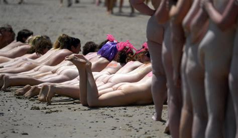 衝撃映像ヌーディストビーチに2505人の全裸女が現れ物凄い事にwwwww動画あり ポッカキット