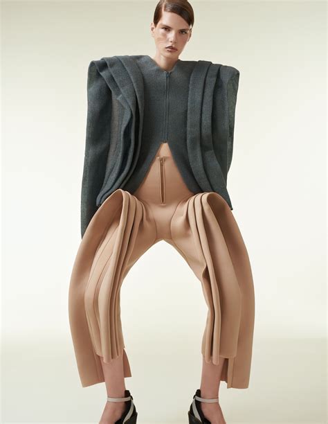 TUSH ISSUE FANTABULOUS MUSTS Foto Armin Morbach Production Styling Yana Kamps