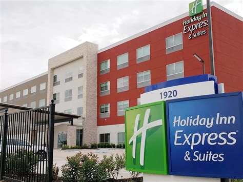 Hotels Near Iah Airport Houston Holiday Inn Express And Suites Houston