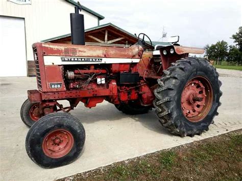 Ih 826 Gold Demo Farmall Tractors Tractors Vintage Tractors