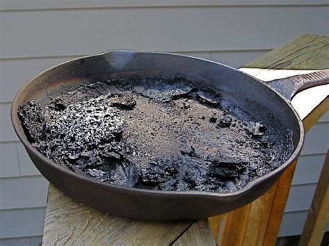 How To Clean A Burnt Pan Burnt Food Cast Iron Cleaning Cleaning