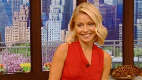 Kelly Ripa Tears Up Holds Hands With Michael Strahan As She Makes Her