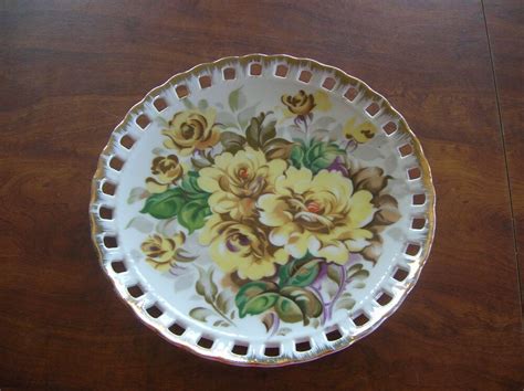 Brinns Decorative Wall Plate Hand Painted T1144 Gold Trim Yellow