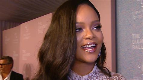 Rihanna Jokes She Cant Afford The Jewelry She Rocked For Her Diamond Ball Entertainment Tonight