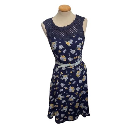 Review Navy Blue Floral Dresss