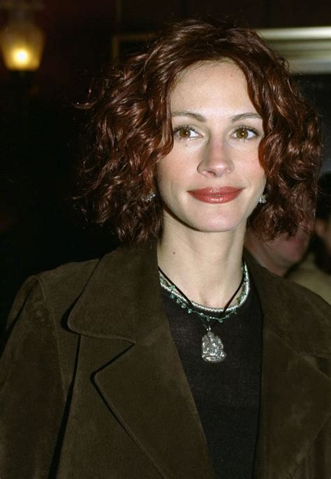A Look Back At Julia Robertss Best Hair Moments Of All Time Julia Roberts Hair Cool