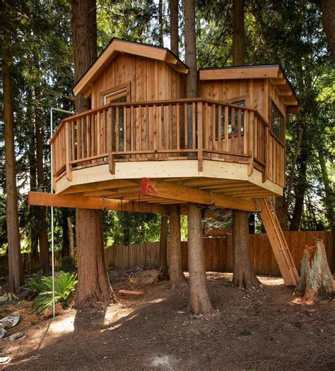 Slide your fireman down the pole, sound the alarm bell and send your firefighter out to get those realistic play: The quintessential backyard #treehouse, fire pole and all ...