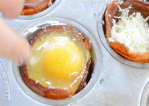 Mini Bacon Egg Toast Breakfast Cups