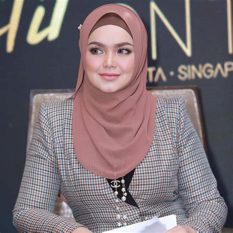 19 may 2017 ℗ 2017 warner bros. Dato' Siti Test Power Nyanyi Sambil Meniarap, Tapi Lain ...