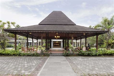 Sejumlah tipe bangunan rumah tradisional di sumatra, semenanjung malaya, indocina, jawa, bali, dan kalimantan diketahui memiliki pendopo sebagai sesuatu yang wajib. Arsitektur Tradisional Omah Adat Jawa - ARSITAG