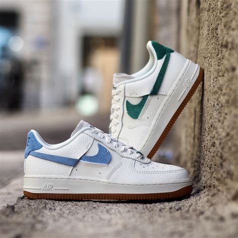 The nike air force 1 becomes the first basketball shoe to bring soft, springy nike air cushioning to the game. NIKE WMS AIR FORCE 1 07 LX SAIL/MYSTIC GREEN/BLUE - Slash ...