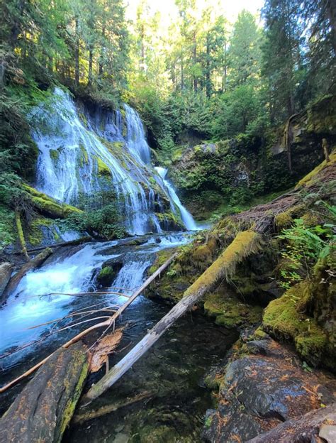 This Washington Waterfall Is So Hidden Almost Nobody Sees It In Person