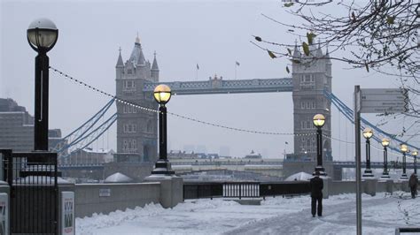 View Of Tower Bridge In Snow Snow In London Novemberdec Flickr