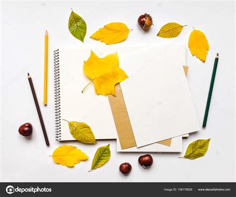 Haga las decoraciones vibrantes hermosas para la sala de estar casera, la resumen de hoja de formaica. Decoraciones Para Cuadernos En Las Hojas - Diseño Artesanal