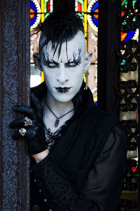 Pin By 🖤 𝔇𝔢𝔣𝔦𝔩𝔢𝔪𝔢𝔫𝔱 🖤 On Van Hitman Husband Material Cute Goth Guys Goth Guys Gothic