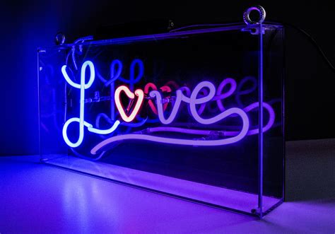 Kemplondonhireneonlove 1 Kemp London Bespoke Neon Signs Prop