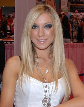 File Amy Brooke At Exxxotica Miami Close Up Wikimedia Commons