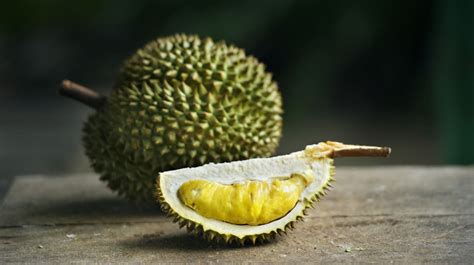 20 Attempts To Describe The Taste Of Durian The Worlds Smelliest