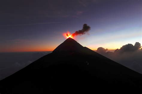 El Volcán De Fuego De Guatemala Entró En Erupción Y Ya Evacuaron A Dos