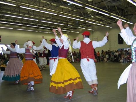 Basque Dancers In Native Dress Native Dress Fashion Dresses