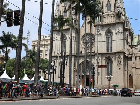 Abandono da Praça da Sé prejudica turismo comércio e até missas em São