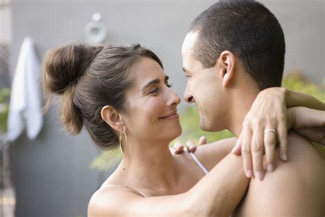 How To Manage An Older Woman Babeer Man Relationship