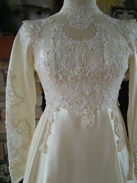 Vintage 1970s Wedding Dress In Satin With Alencon Lace