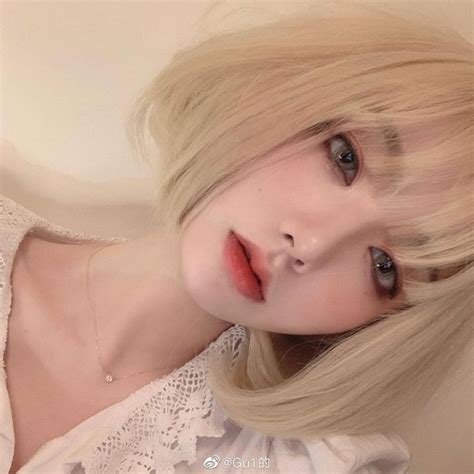 『🌿』𝚃𝚘𝚖𝚒𝚎 In 2020 Girl Short Hair Blonde Hair Korean