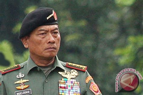 Militer Indonesia Panglima Tni Jenderal Moeldoko Kunjungi Aal Surabaya