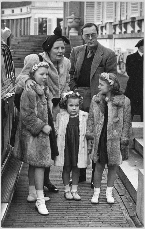 Alle kleinkinderen van koningin juliana en prins bernhard, dam/rvd/nationaal archief. Koningin Juliana, Prins Bernhard, prinsessen Beatrix ...