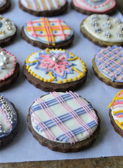 Eggless Royal Icing To Decorate Sugar Cookies Gayathris Cook Spot