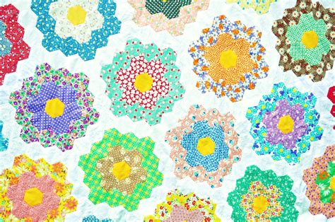 Flower garden quilt pattern quilt pattern. Sweet Woodruffs: Grandmother's Flower Garden Quilt