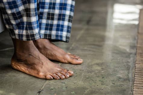 Male Feet Banque Dimages Et Photos Libres De Droit Istock