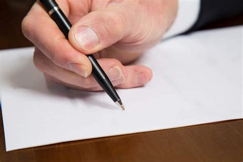 Wie kann eine beileidsbekundung richtig geschrieben werden? Kondolenzschreiben: 5 Vorlagen, 8 Tipps & 20 Trauersprüche ...