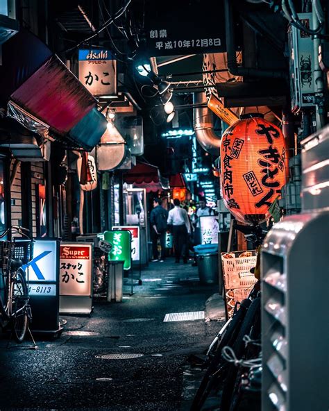 Vibrant Photos Capture The Energy Of Tokyo Nightlife