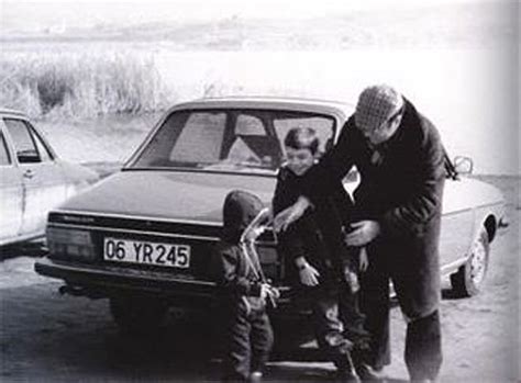 Bugün karlı sokakta evinin önünde gözlerimizde yaş ve boğazımızda düğümle andığımız aydınımız. Adalet ağır yaralı: Uğur Mumcu cinayetinin 26 yıllık ...