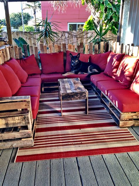 Kunststoff garten sofa möbel bestehen aus hochwertigen materialien. Pallet couch that my husband made | Garten lounge ...