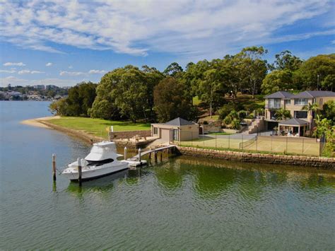Waterfront Luxury Home In Sydney Australia Waterfront Homes Suburbs