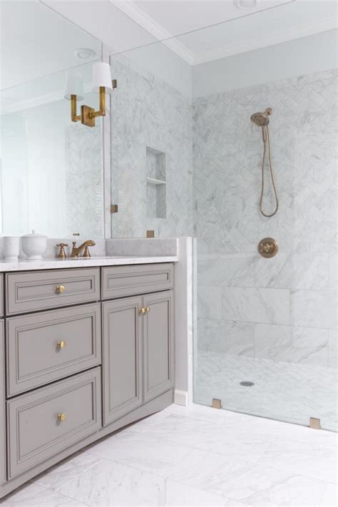 18 Gorgeous Marble Bathrooms With Brass And Gold Fixtures